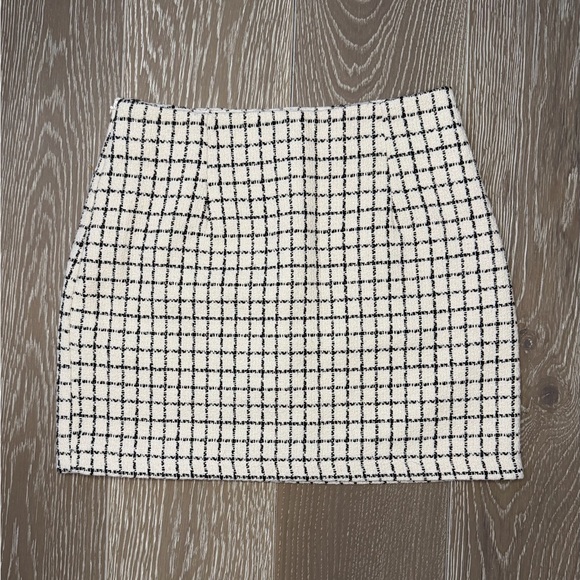 Dresses & Skirts - Chic Black and White Checkered Skirt